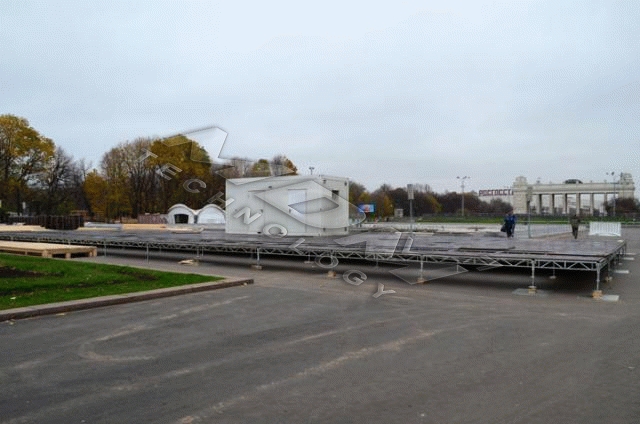 Подиумные конструкции для крупнейшего в Европе катка в Парке Горького