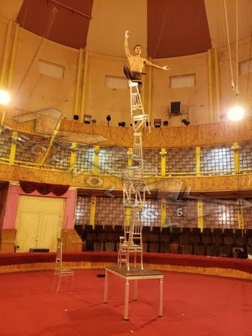 «Эквилибр на стульях» от Василия Деменчукова, мюзикл «Принцесса цирка» в Московском театре мюзикла